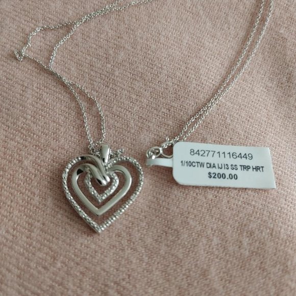 BNWT Sterling Silver Diamond Multi-Heart Necklace 1/10 Ct tw - Picture 2 of 7